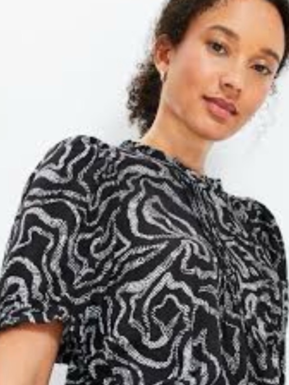 LOFT / NWOT Black & White Abstract Ruffle Blouse